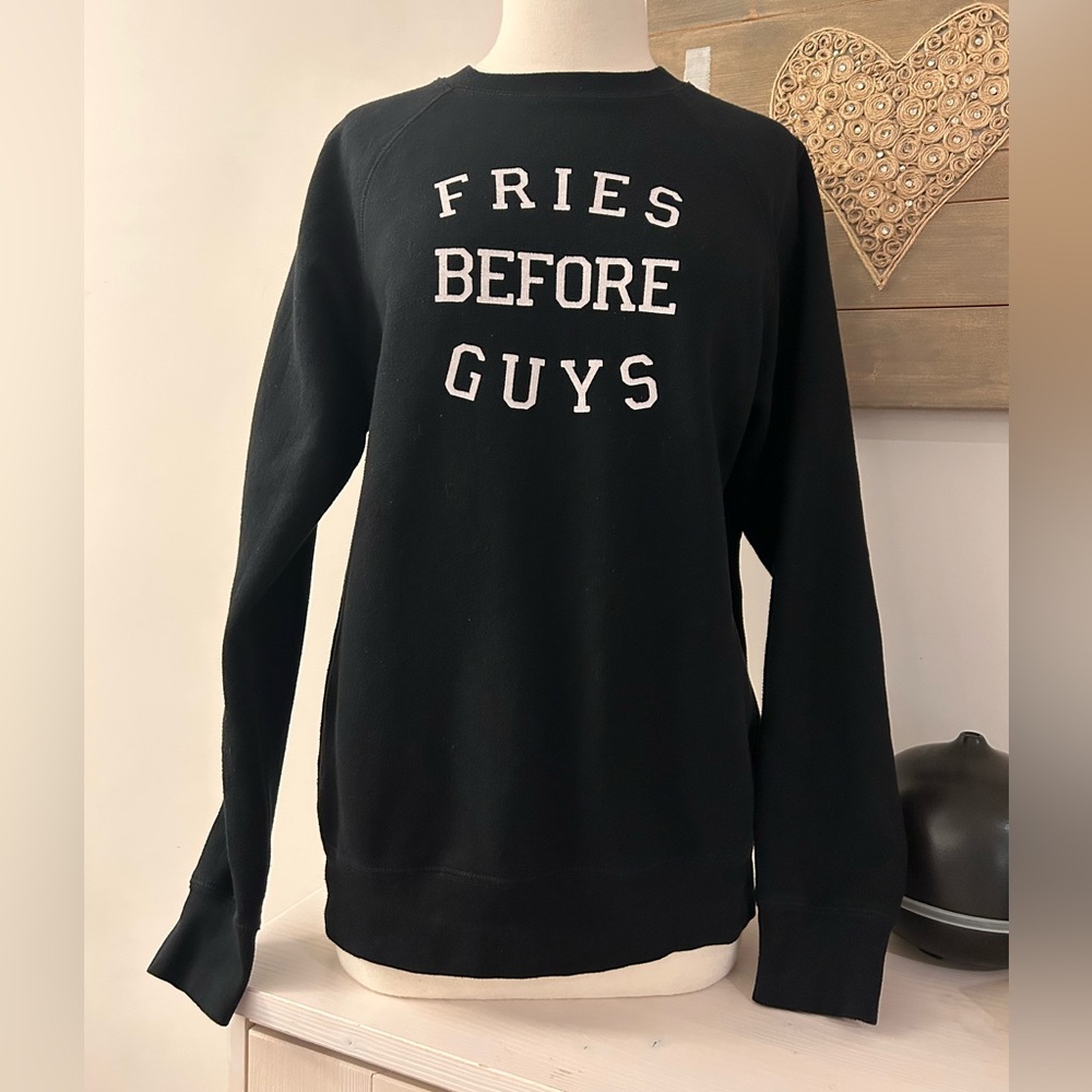 2/30$ 🛍️Fries Before Guys Sweatshirt